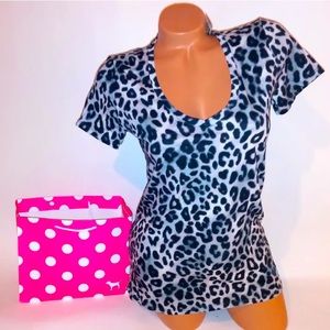 pink Victoria’s Secret shirt  🖤